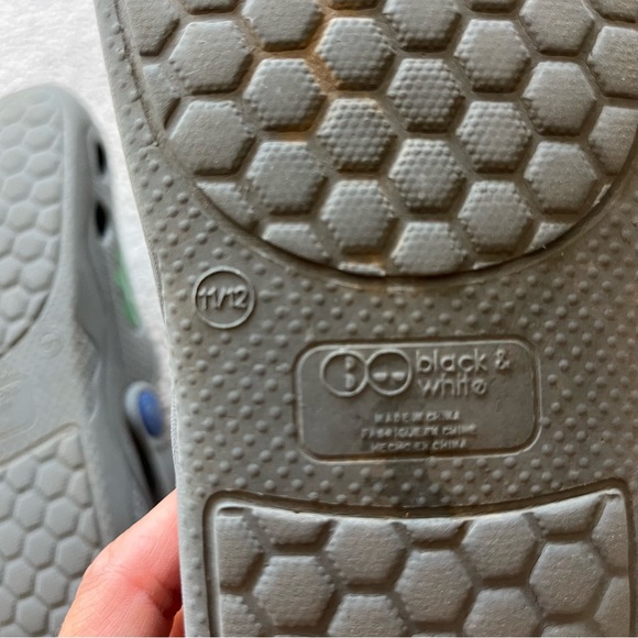 Thomas the tank engine slippers, size 11/12 boy - Picture 3 of 5